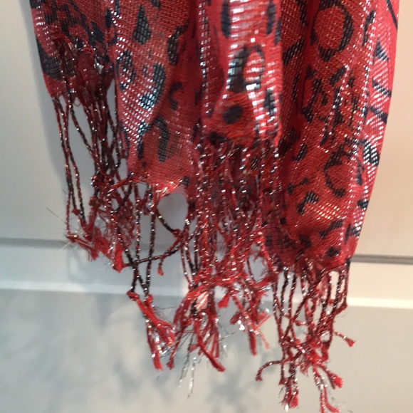 Shiny pink scarf - Picture 4 of 5